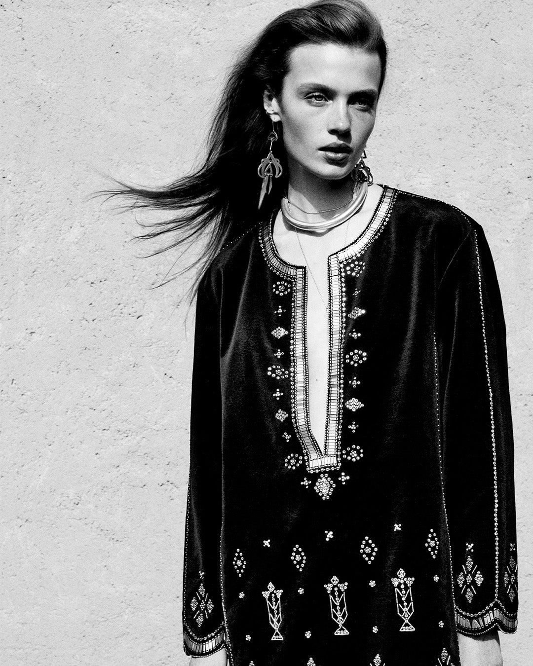 Feminine model, dressed in the Helene short dress in black and silver embroidered velvet