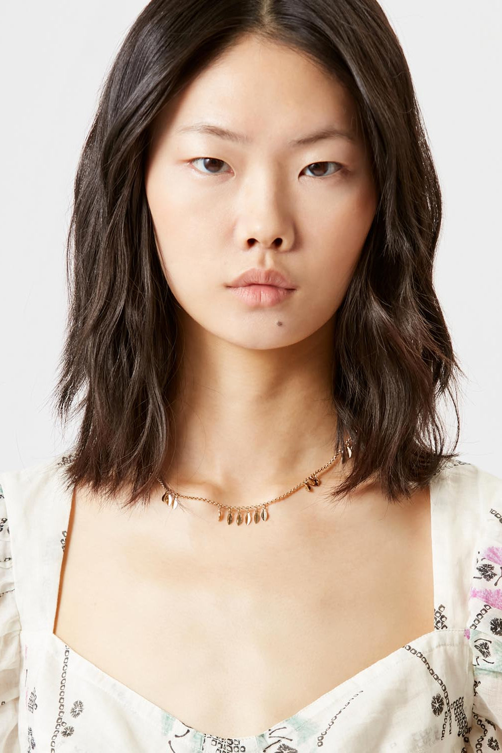 Metal shiny leaf choker - Gold - Woman - 3