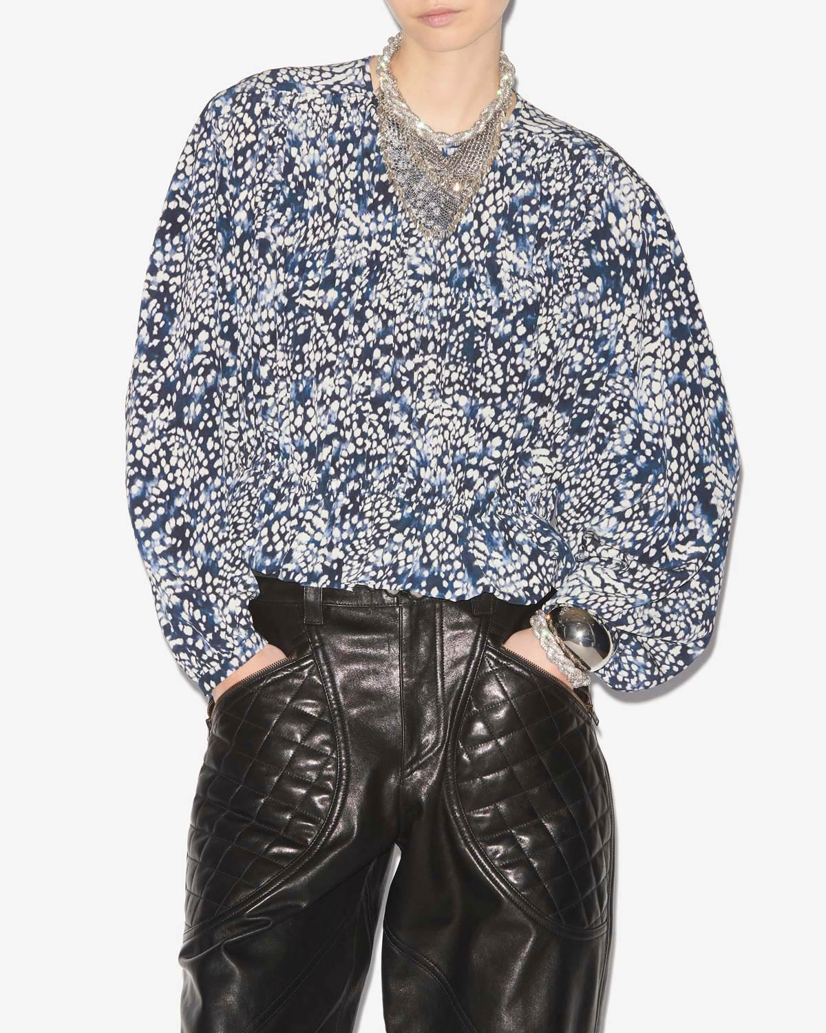 Gelina blouse in printed and gathered crêpe de chine - Midnight-white - Woman - 3