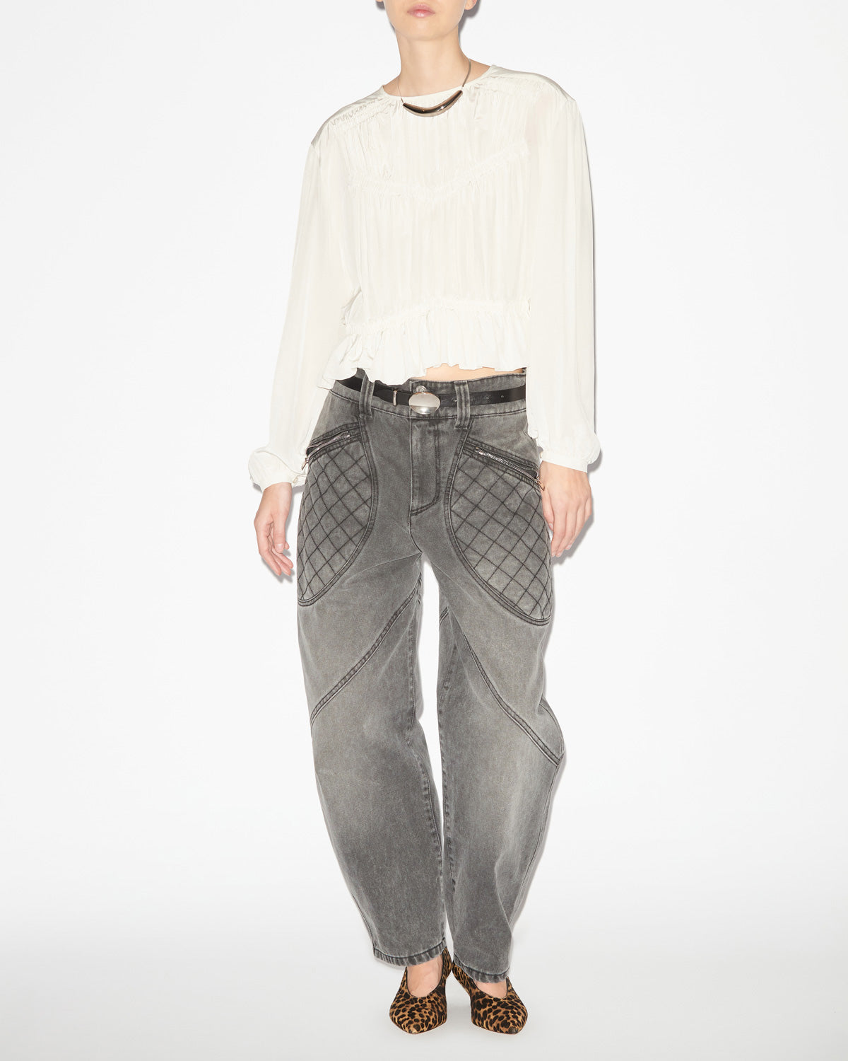 젤리나(gelina) 플레인 크레이프 드 신 개더 주름 블라우스 - 에크루 - Woman - 1