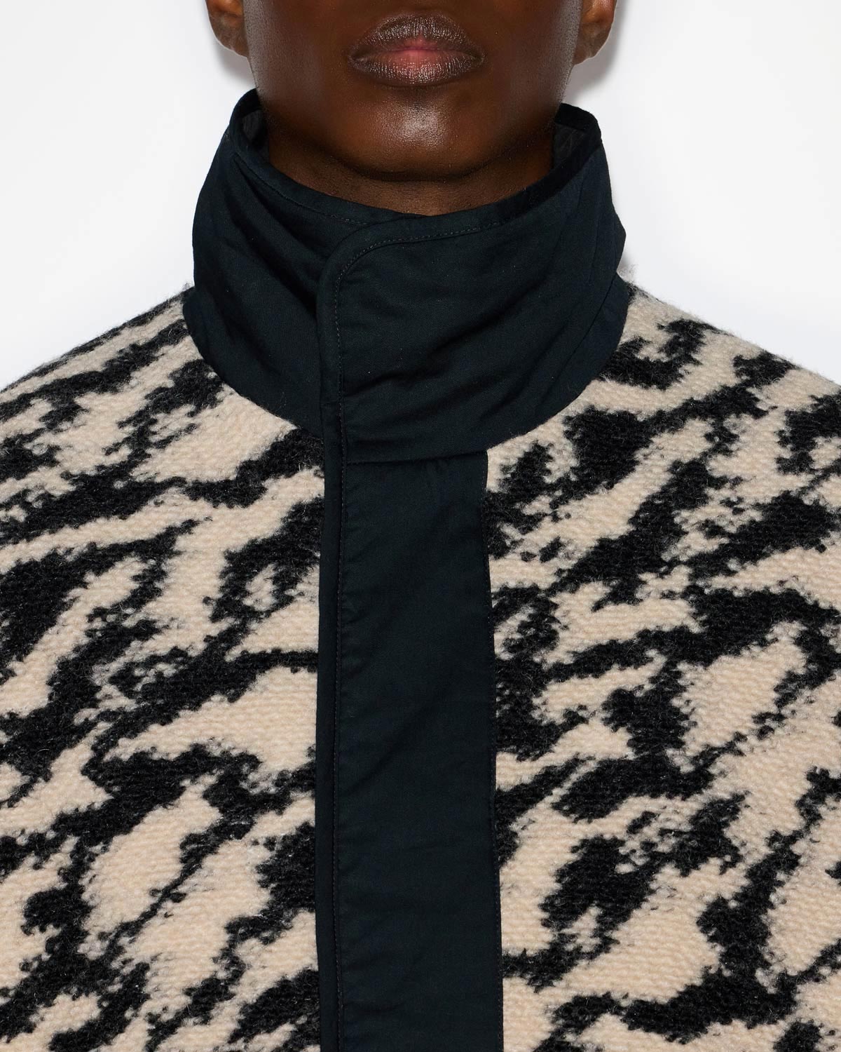 오데마(odemmah) 제브라 패턴 울 퀼팅 리버시블 코트 - Black-beige - Man - 2