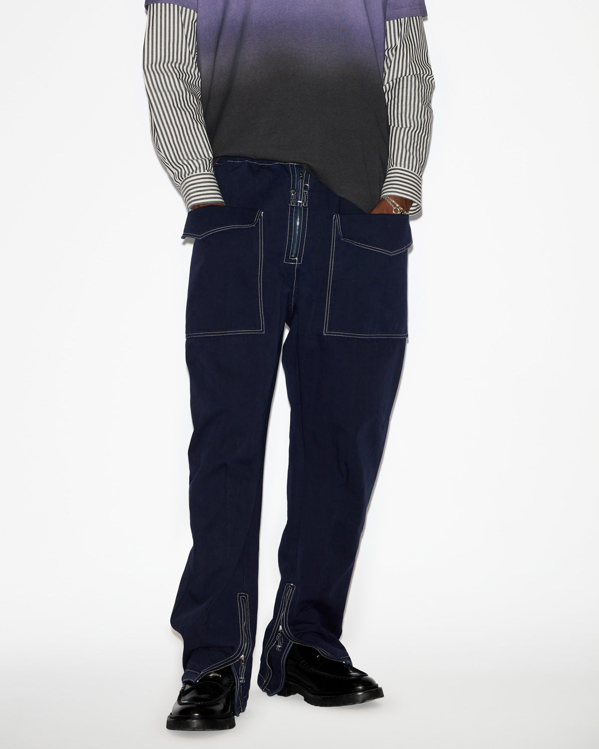 Pantaloni tilseno a carota in cotone con impunture a contrasto - Midnight - Man - 3