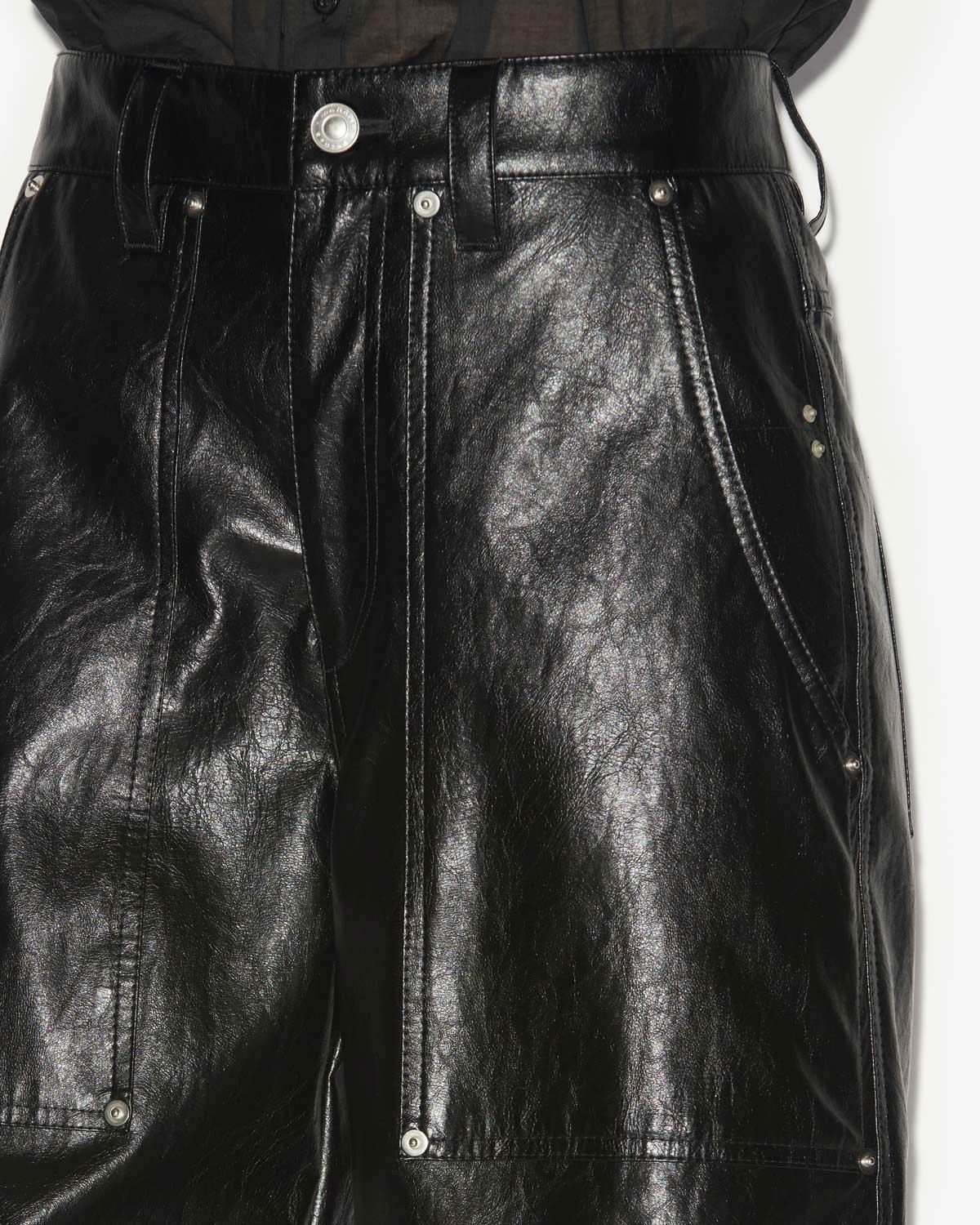 아질리아(azilia) 가죽 질감 쇼츠 - 검은색 - Woman - 2