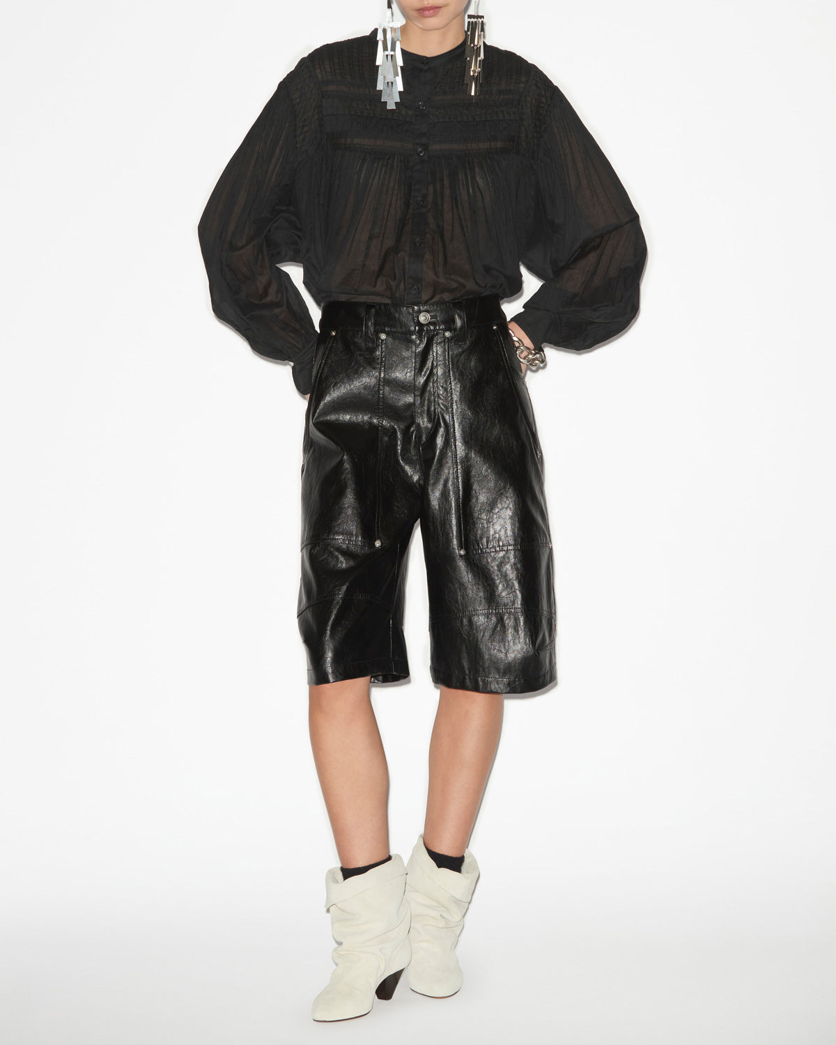 아질리아(azilia) 가죽 질감 쇼츠 - 검은색 - Woman - 1