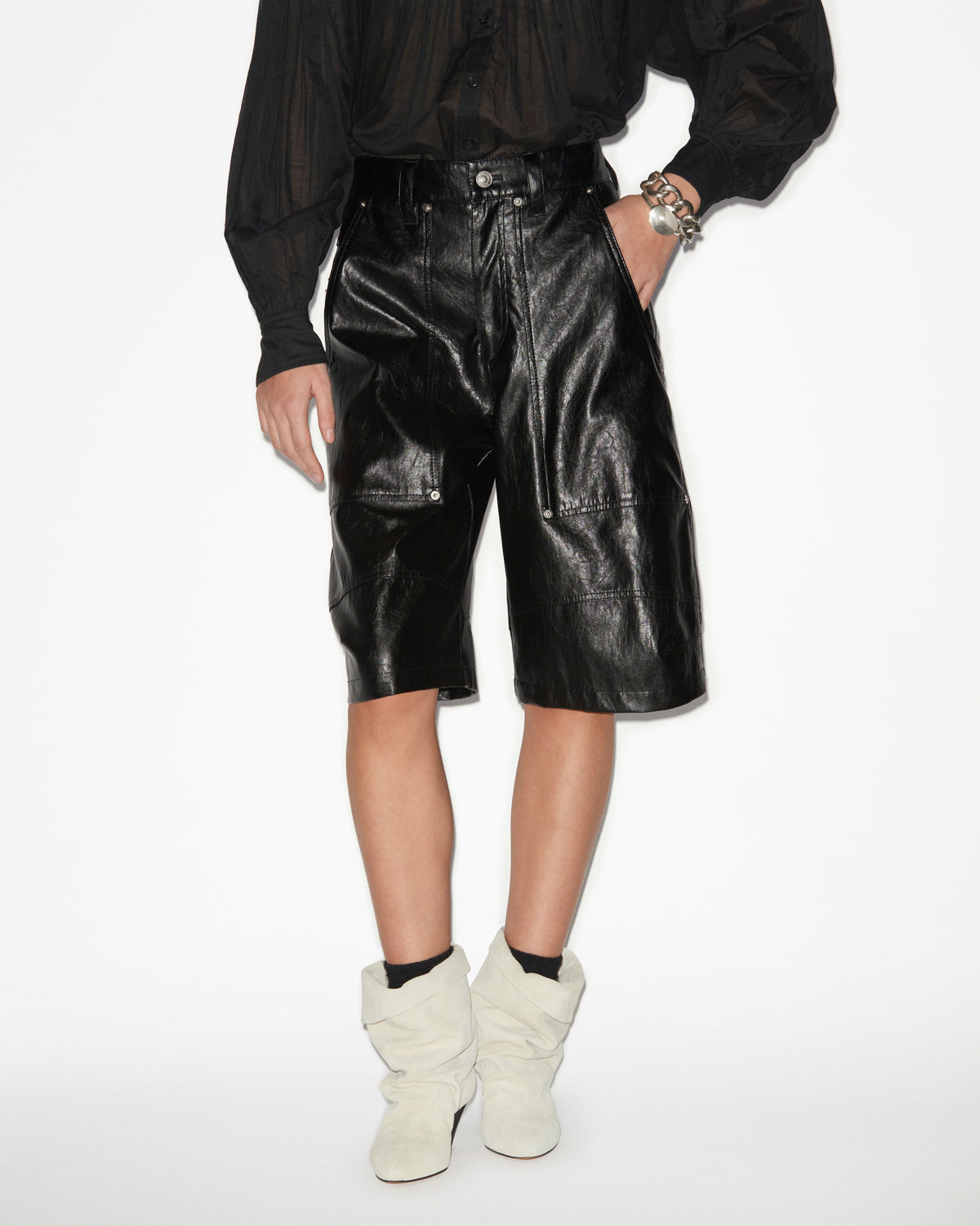 아질리아(azilia) 가죽 질감 쇼츠 - 검은색 - Woman - 3