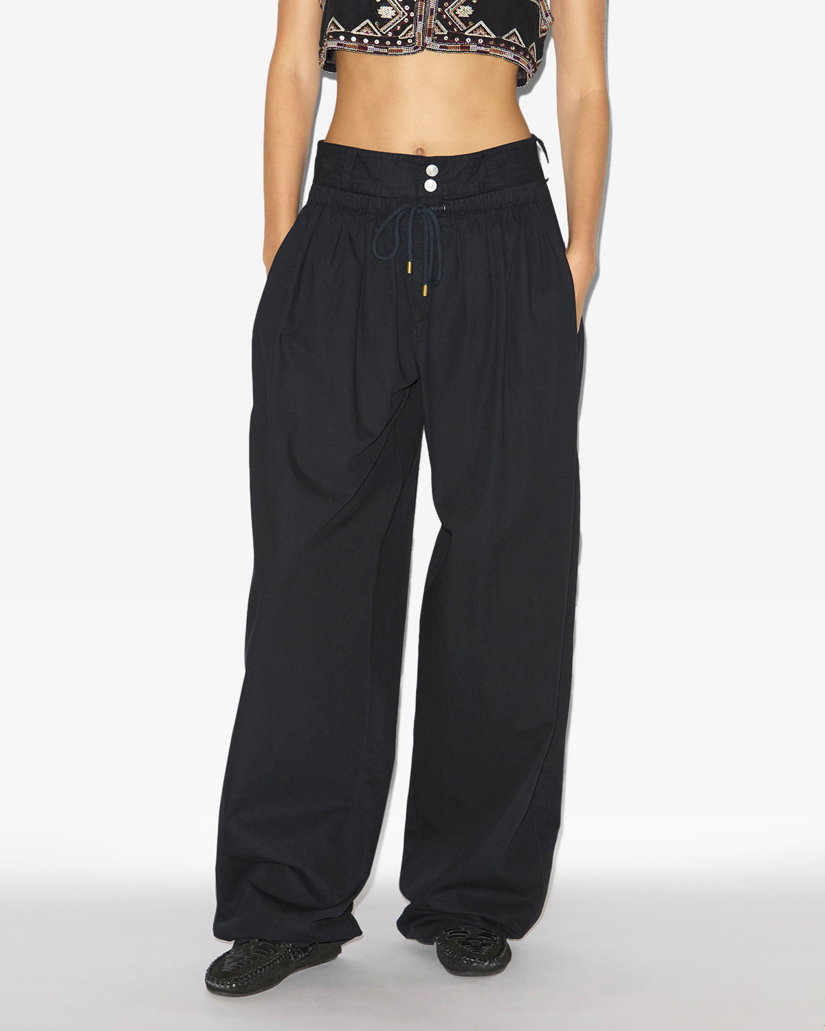 Inaya gathered loose fit pants - Black - Woman - 3