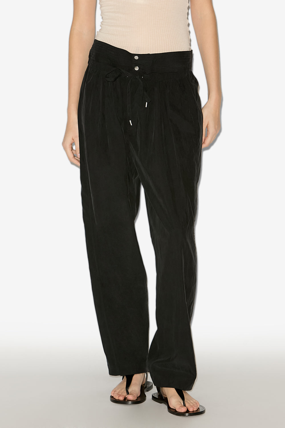 Pantalón recto gleenaf con frunces - Negro - Woman - 4
