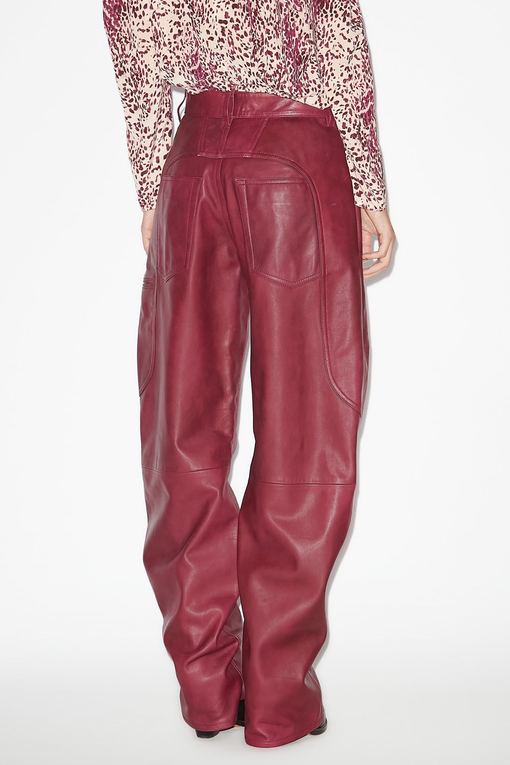 Pantalon breydi en cuir d'agneau à découpes  - Berry - Woman - 5