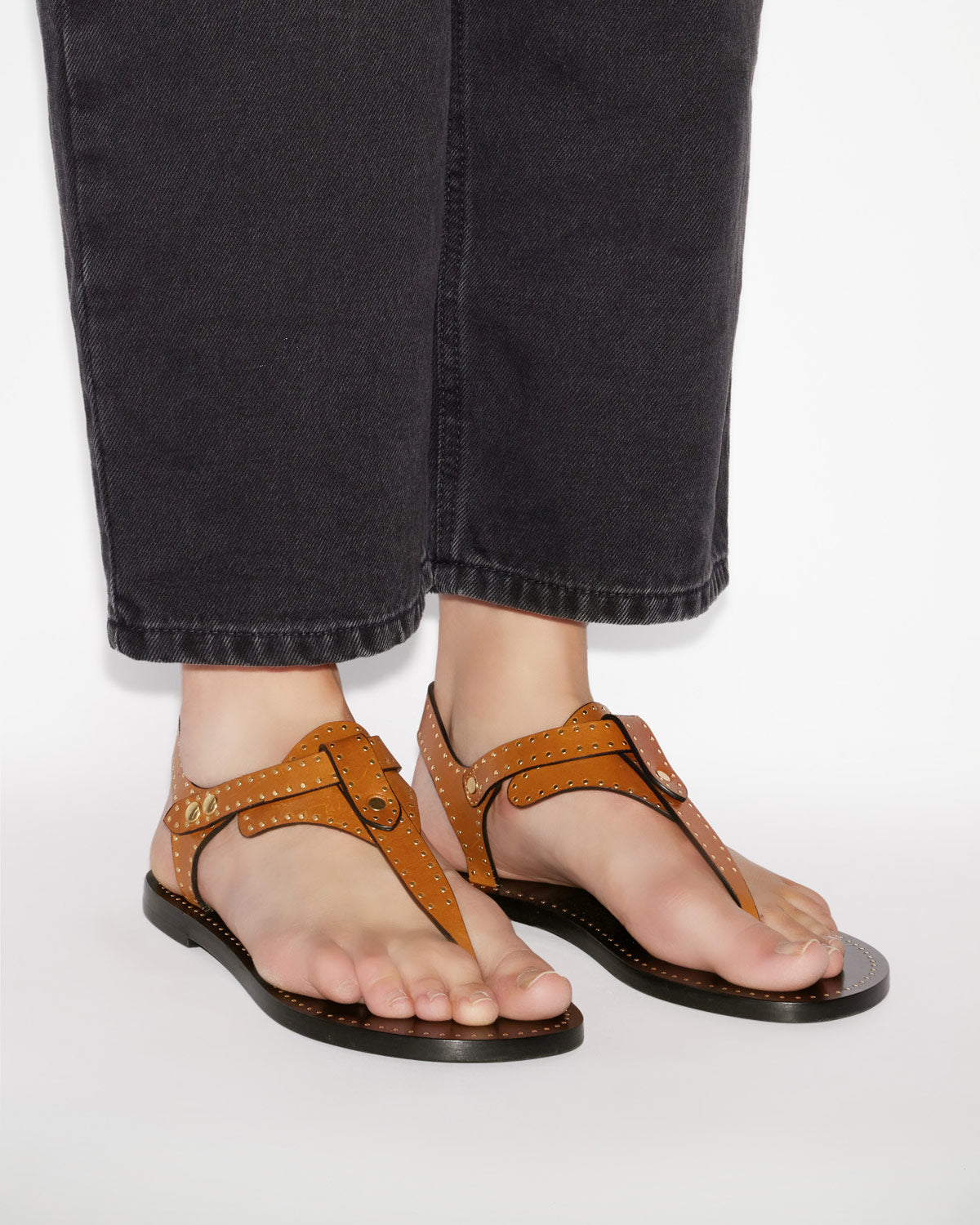 Sandalias planas de piel con tachuelas joony - Havana - Woman - 5
