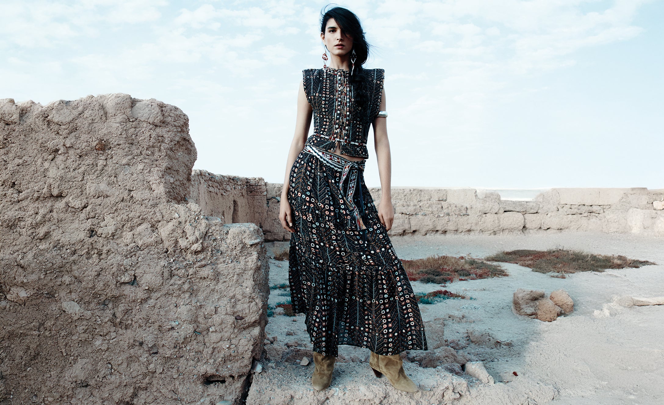 Silhouette from the Etoile collection with the Cerza short vest in printed and embroidered cotton and the Diya long skirt in printed cotton voile