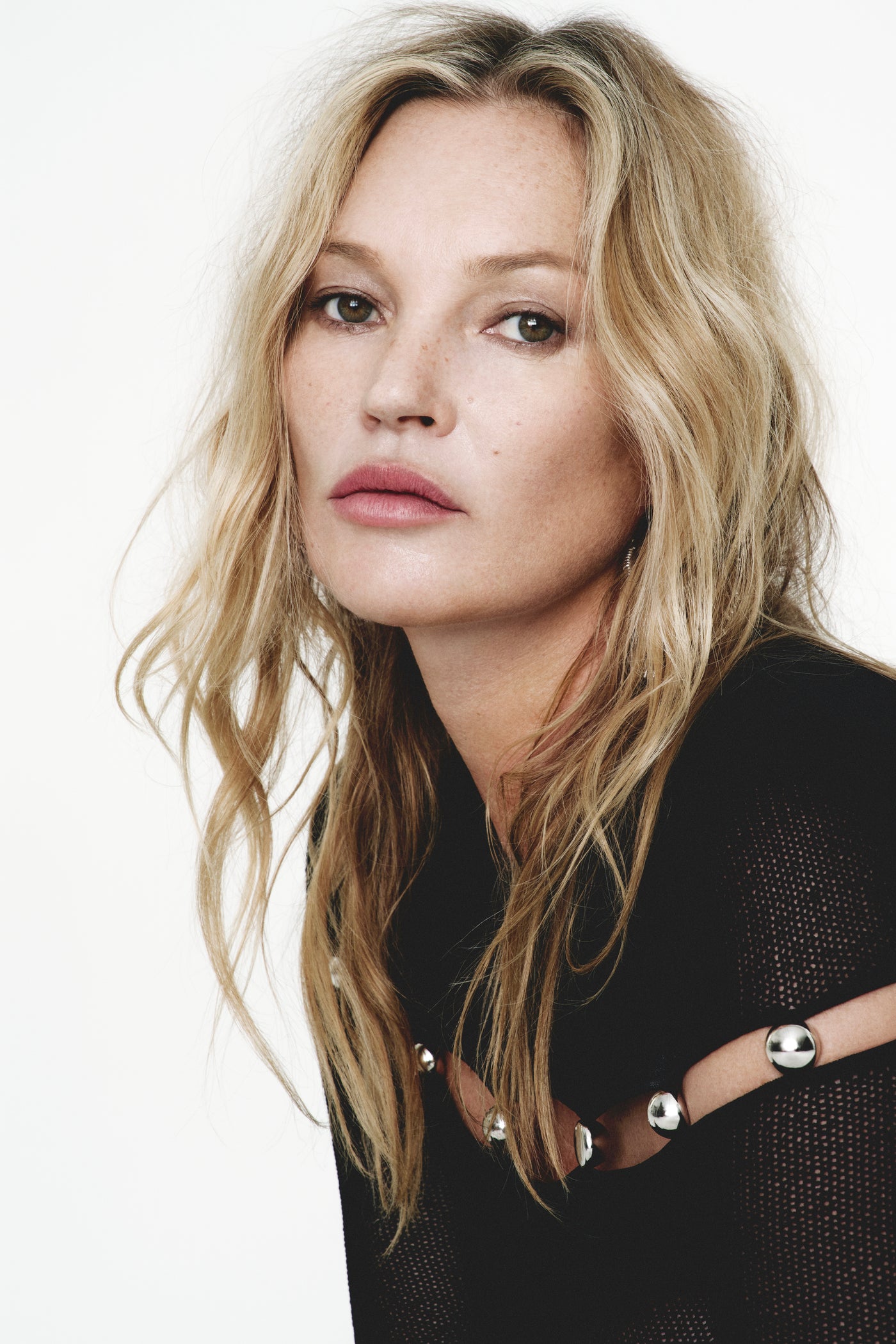 Supermodel Kate Moss is wearing the Elmire runway black dress