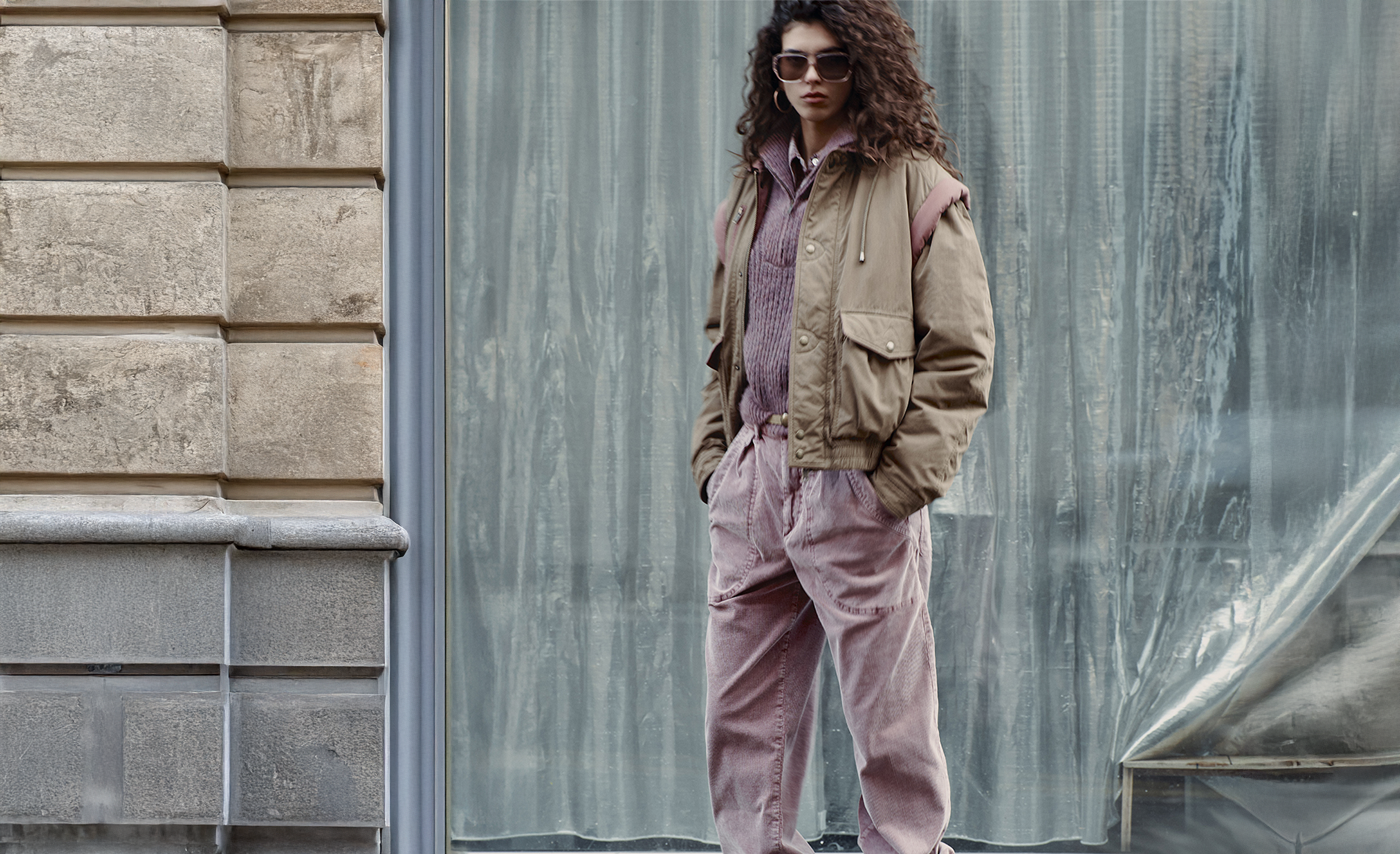 The model is wearing the Desha two-tone cotton jacket, the Danita knit crewneck sweater, the Onyta corduroy pants, and the Dalby draped calfskin suede boots.